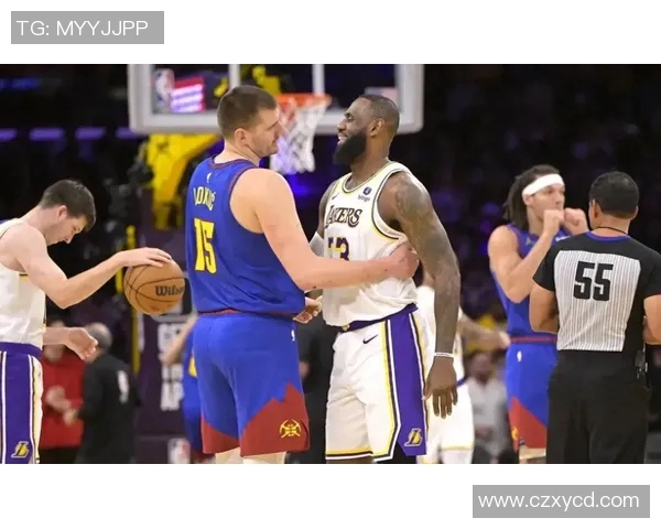 湖人队与热火队激战正酣球迷期待精彩对决与绝妙表现